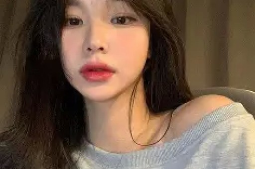 王思聪前女友黄一鸣被曝猛料 被60岁大爷包 嚣张回应 闪闪生父被