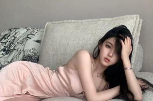 千万网红蓝战非被禁自曝年入过亿发表激进言论更多黑料被扒